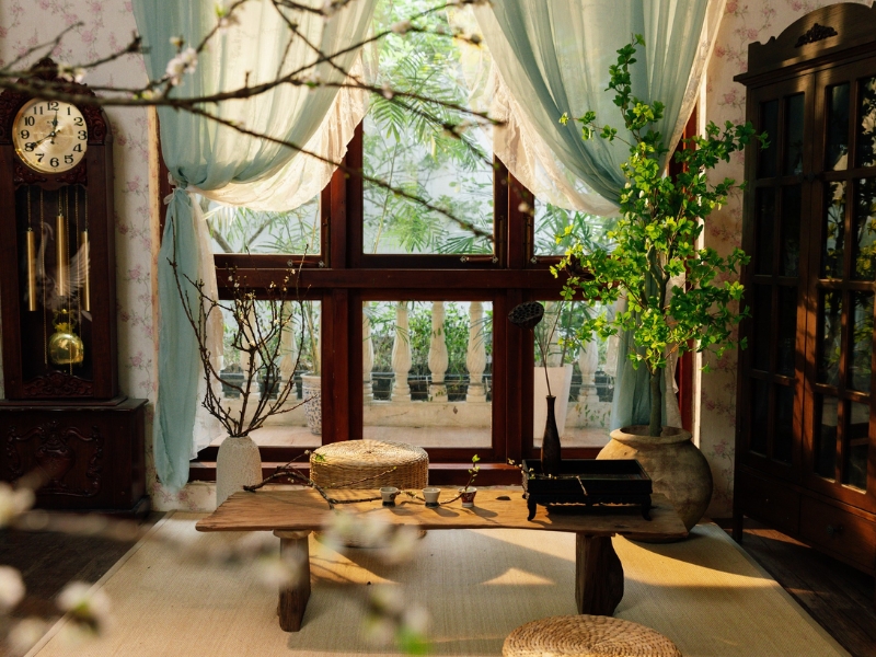 Tạo nên những không gian độc đáo với cây hoa tuyết mai để khách hàng đến quán có thể chụp hình, chiêm ngưỡng