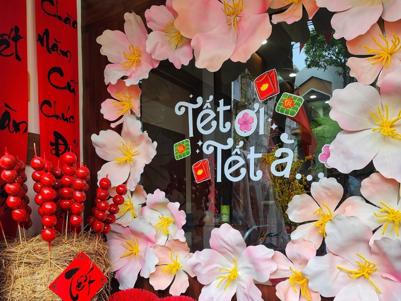 Bạn có thể sử dụng các mẫu decal Tết dán cửa kính