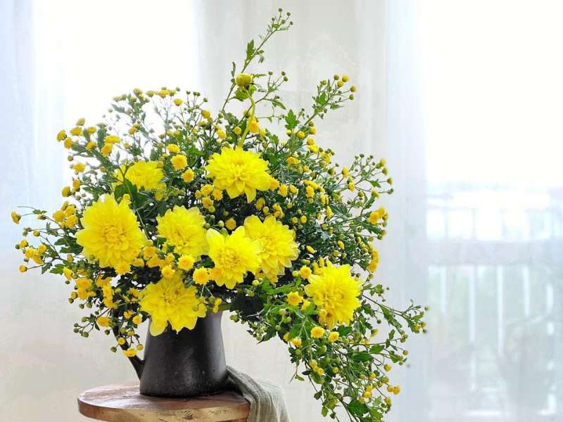 Mẫu cắm hoa chưng bàn thờ ngày Tết với cúc