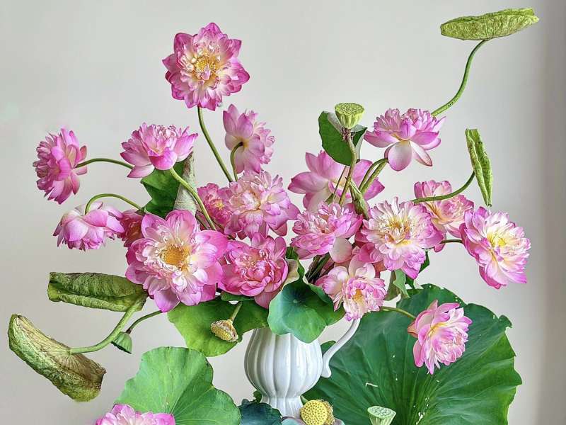 Mẫu cắm hoa bàn thờ gia tiên ngày Tết