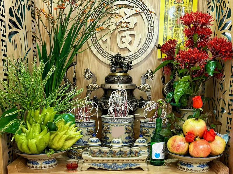 Trang trí bàn thờ gia tiên ngày Tết tối giản