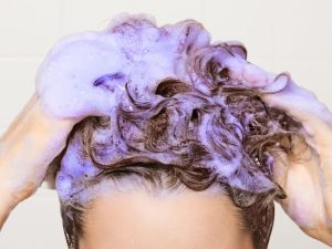 Gội đầu cho tóc nhuộm