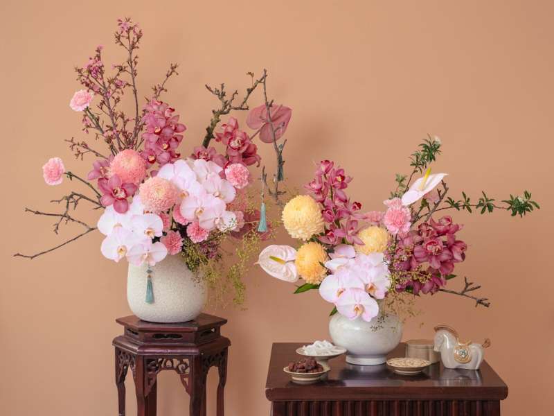 Mẫu cắm hoa ngày Tết bàn thờ với hoa cúc