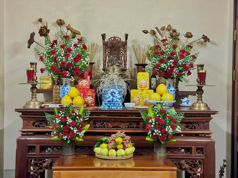 Trang trí bàn thờ gia tiên ngày Tết truyền thống