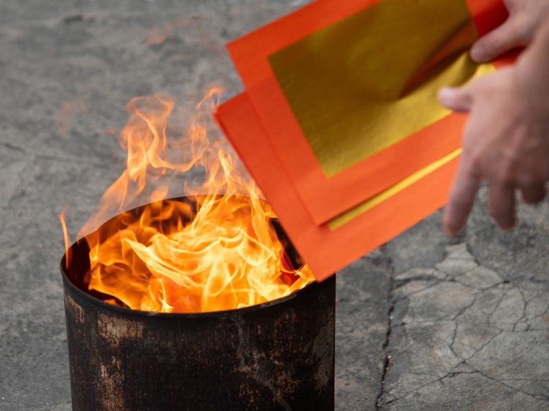 đốt tiền vàng cho tổ tiên