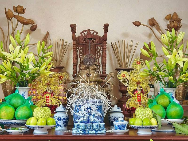 Trang trí bàn thờ gia tiên ngày Tết miền Nam