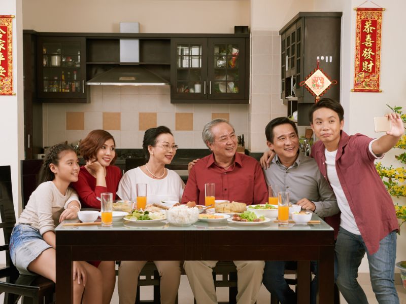 chúc tết ông bà qua mạng xã hội