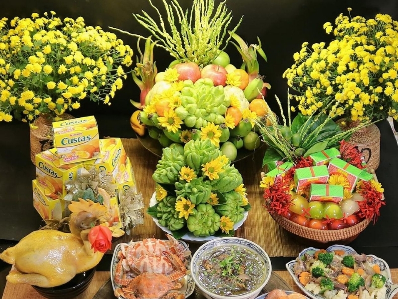 Trang trí bàn thờ bằng mâm ngũ quả đặc trưng miền Nam
