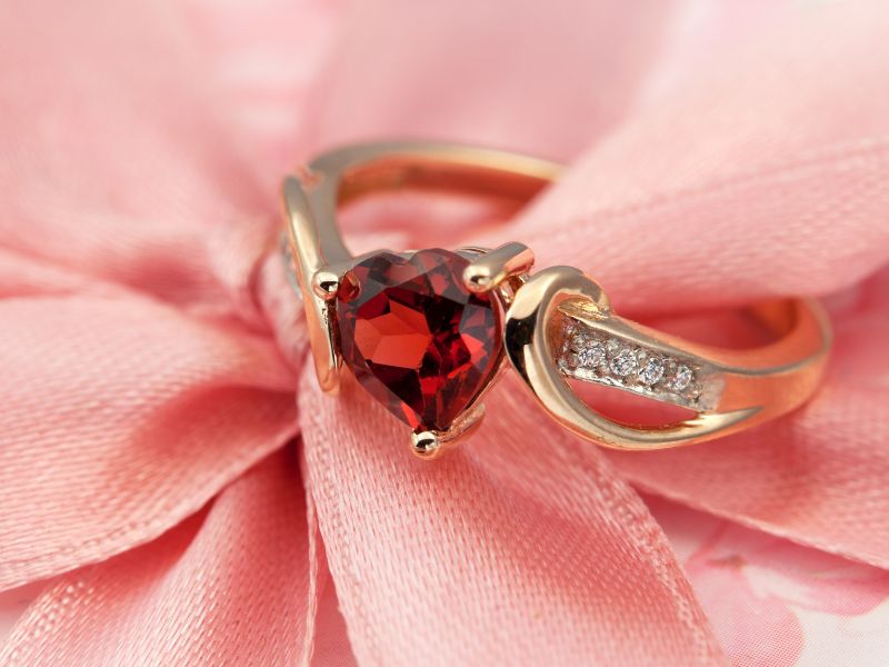 nhẫn đá garnet bạch dương cung bạch dương thuộc màu gì
