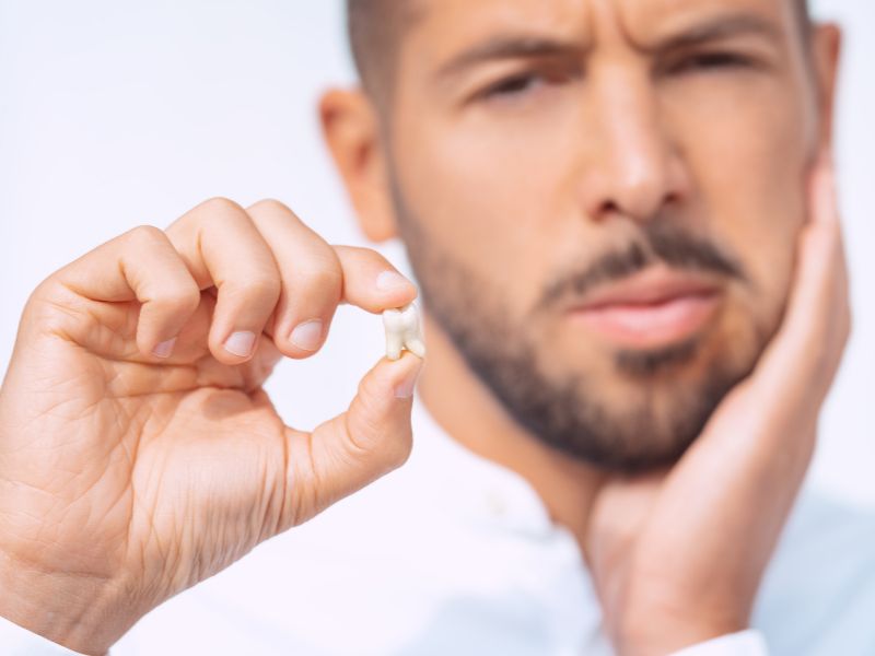 nằm mơ thấy tự nhổ răng không chảy máu