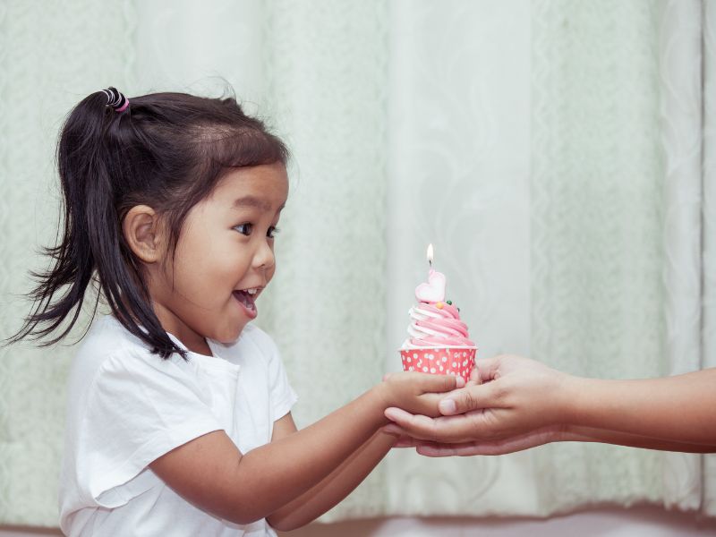 nằm mơ thấy người ta cho bánh