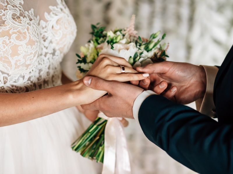 đám cưới cô dâu chú rể nhẫn cưới