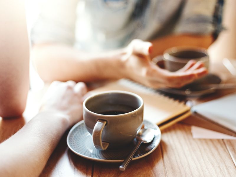 cafe bạn bè gặp gỡ