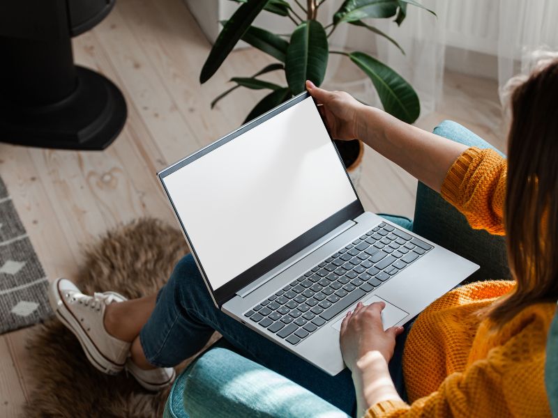 dùng laptop