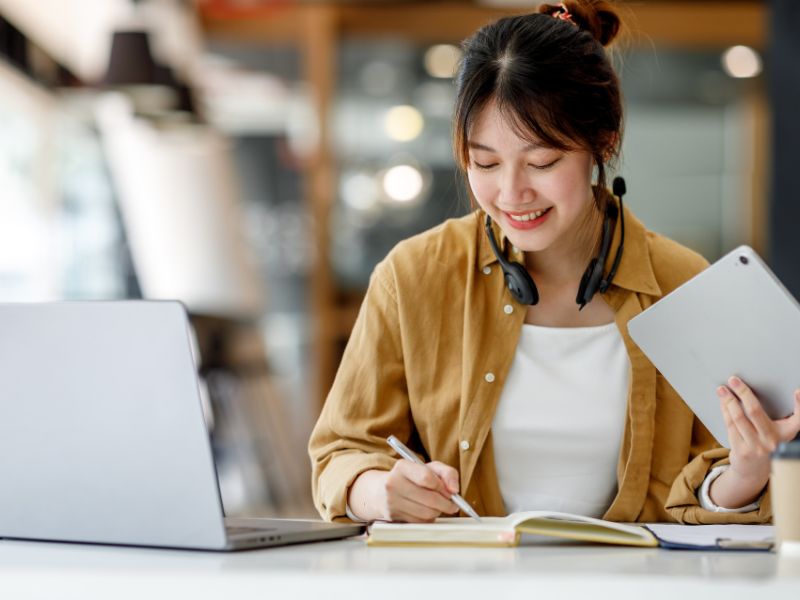 laptop và máy tính bảng sinh viên